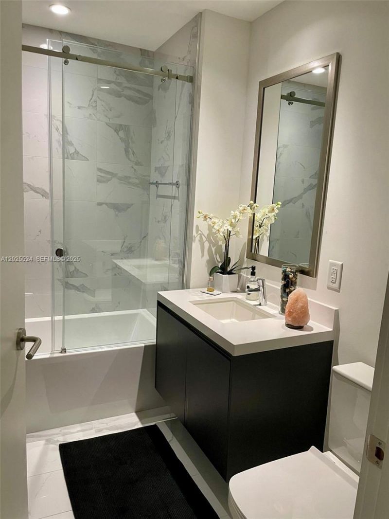 851 NE 1st Ave , Unit 1808, Miami, FL 33132 Photo