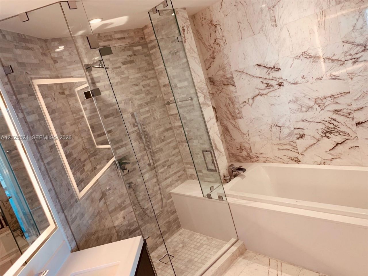 851 NE 1st Ave , Unit 1808, Miami, FL 33132 Photo