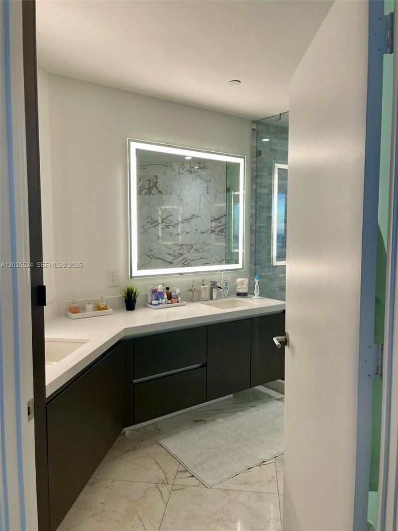 851 NE 1st Ave , Unit 1808, Miami, FL 33132 Photo