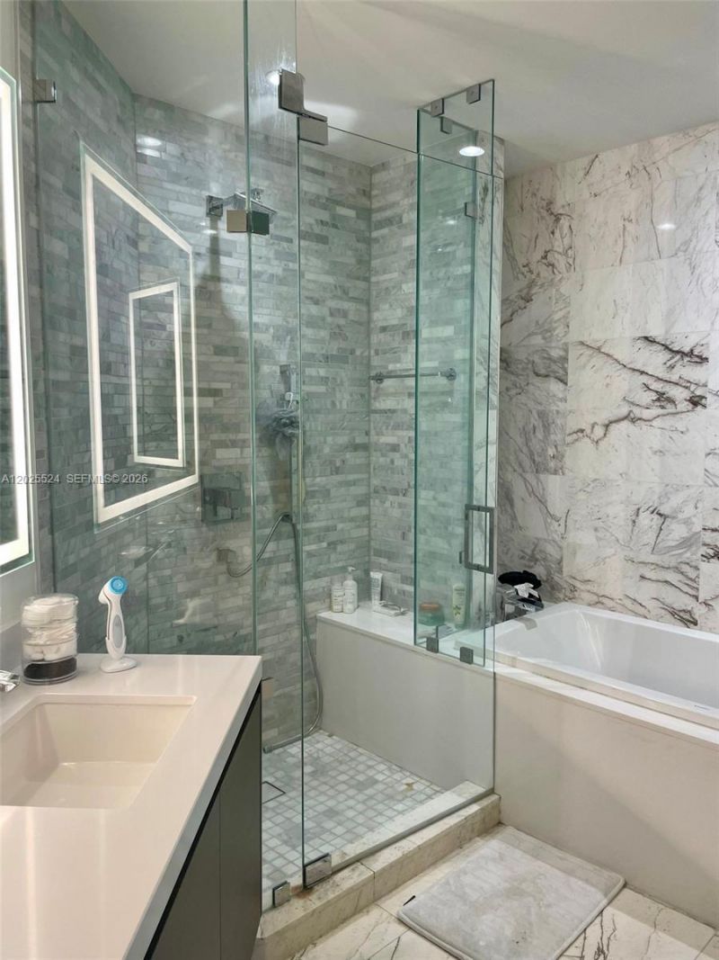 851 NE 1st Ave , Unit 1808, Miami, FL 33132 Photo
