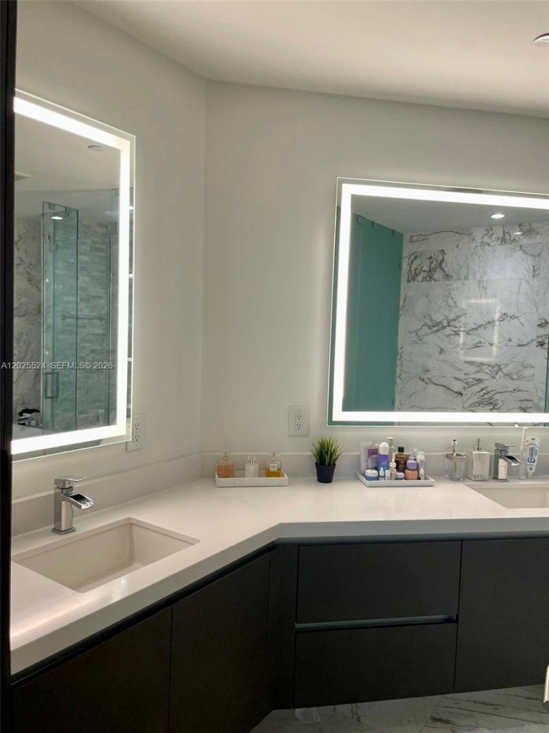851 NE 1st Ave , Unit 1808, Miami, FL 33132 Photo