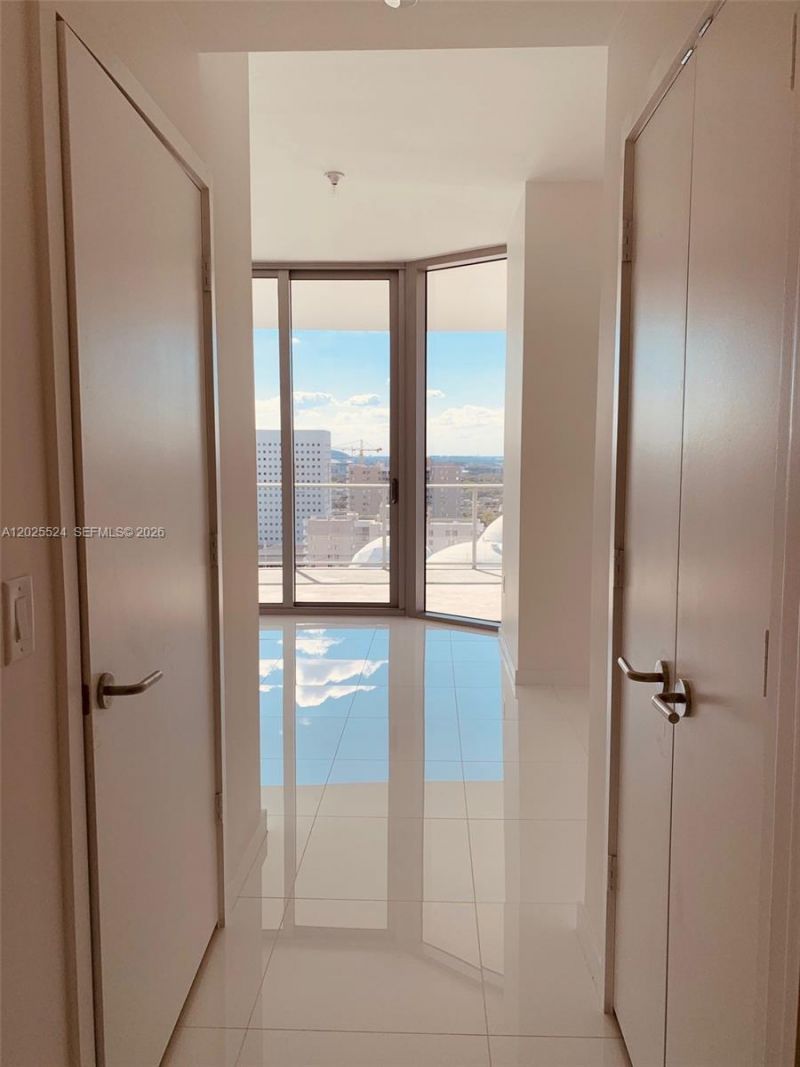 851 NE 1st Ave , Unit 1808, Miami, FL 33132 Photo