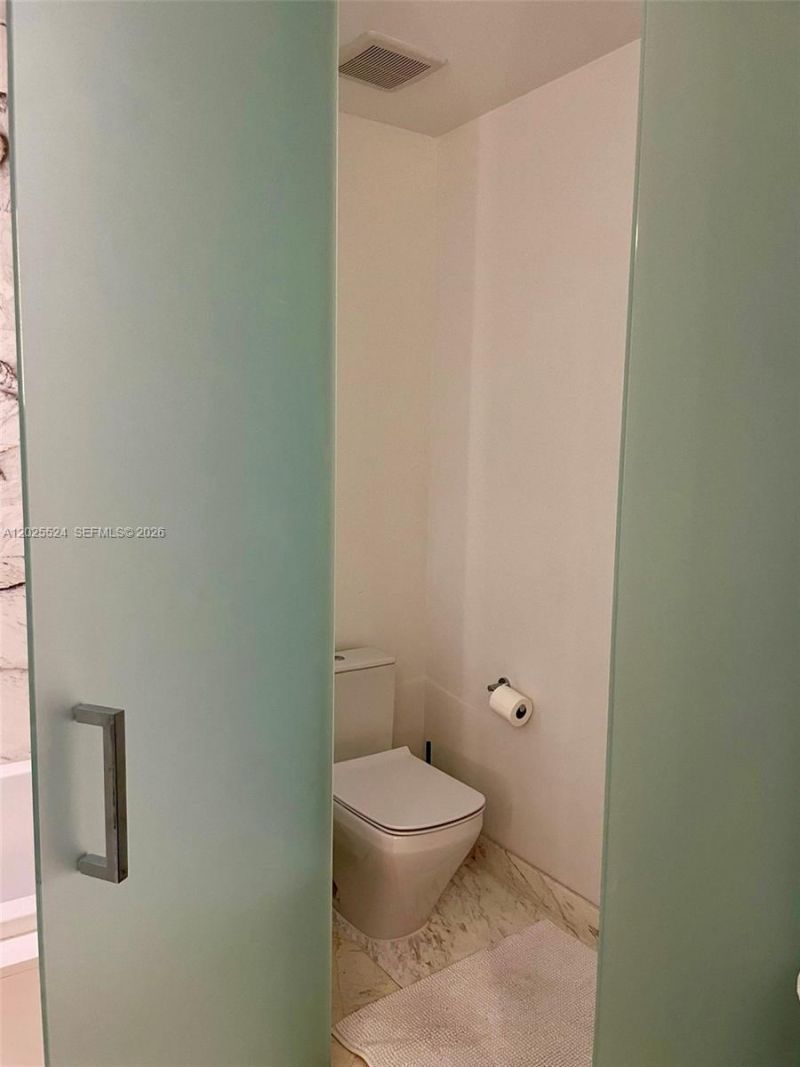 851 NE 1st Ave , Unit 1808, Miami, FL 33132 Photo