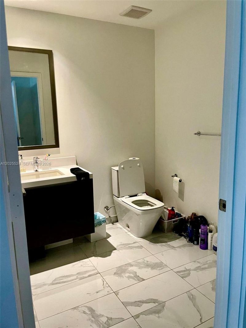851 NE 1st Ave , Unit 1808, Miami, FL 33132 Photo