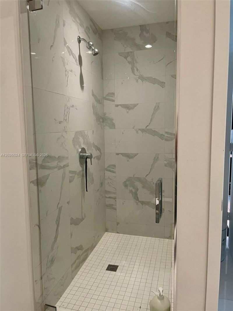 851 NE 1st Ave , Unit 1808, Miami, FL 33132 Photo