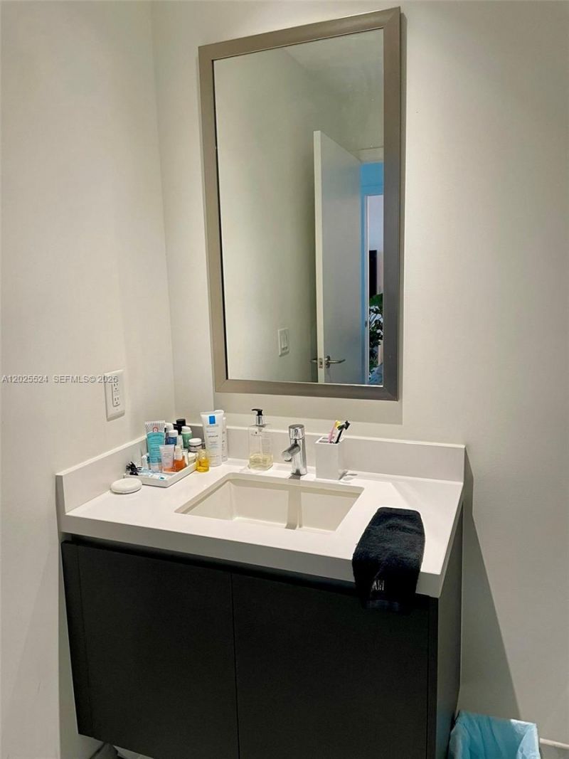 851 NE 1st Ave , Unit 1808, Miami, FL 33132 Photo