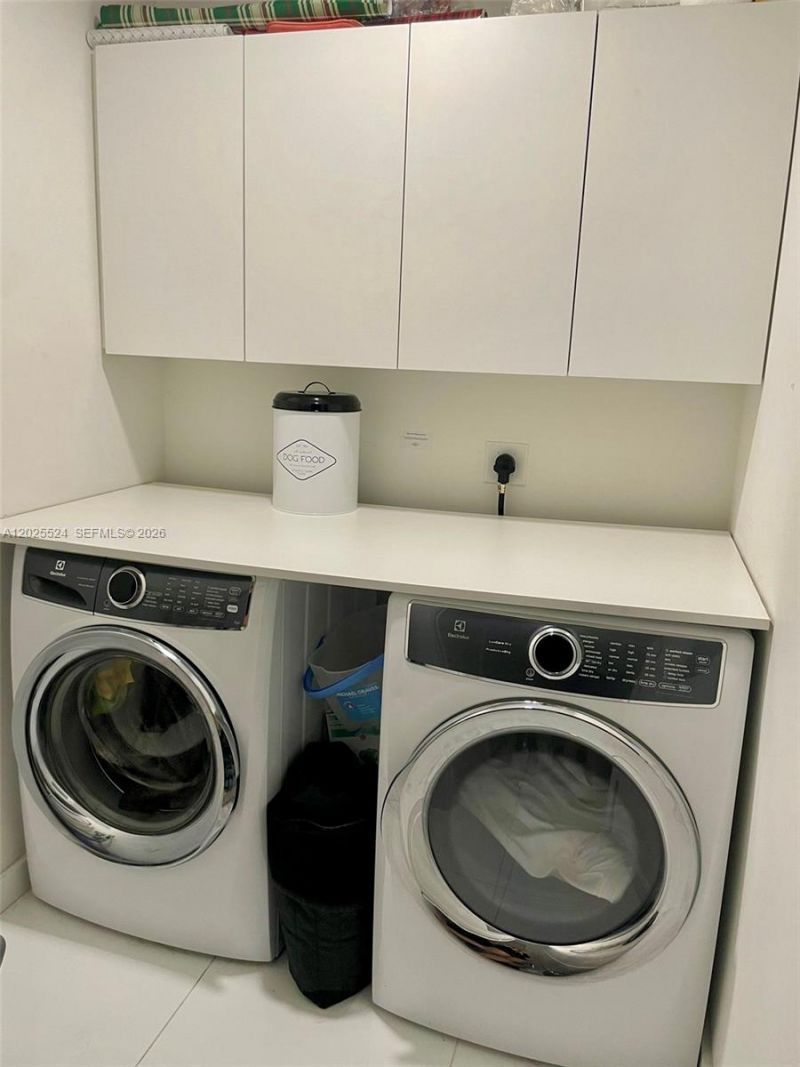 851 NE 1st Ave , Unit 1808, Miami, FL 33132 Photo