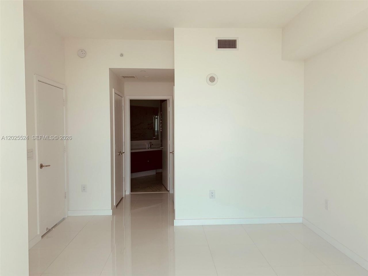 851 NE 1st Ave , Unit 1808, Miami, FL 33132 Photo