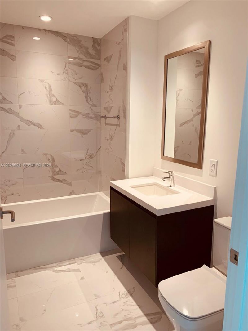 851 NE 1st Ave , Unit 1808, Miami, FL 33132 Photo