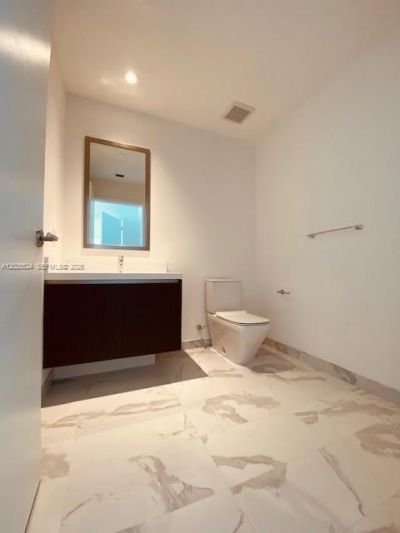 851 NE 1st Ave , Unit 1808, Miami, FL 33132 Photo