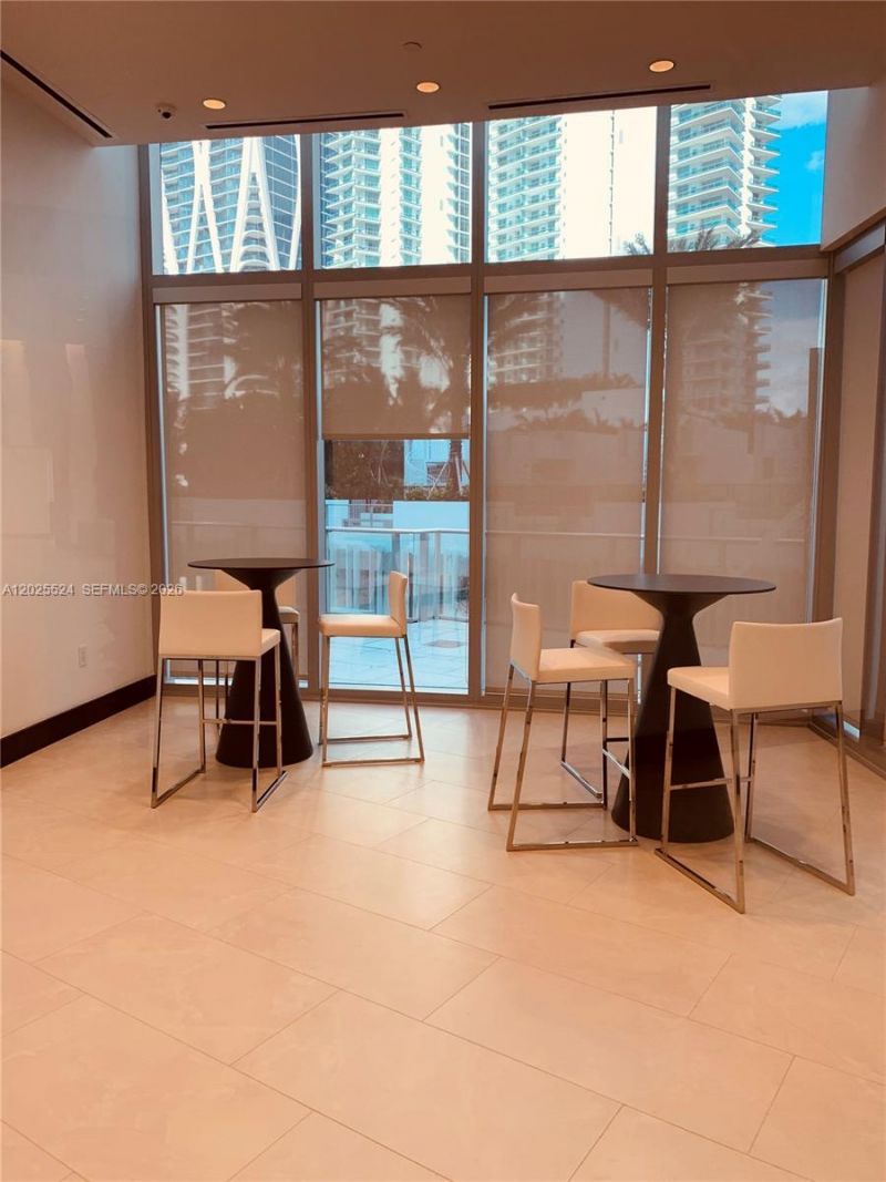 851 NE 1st Ave , Unit 1808, Miami, FL 33132 Photo