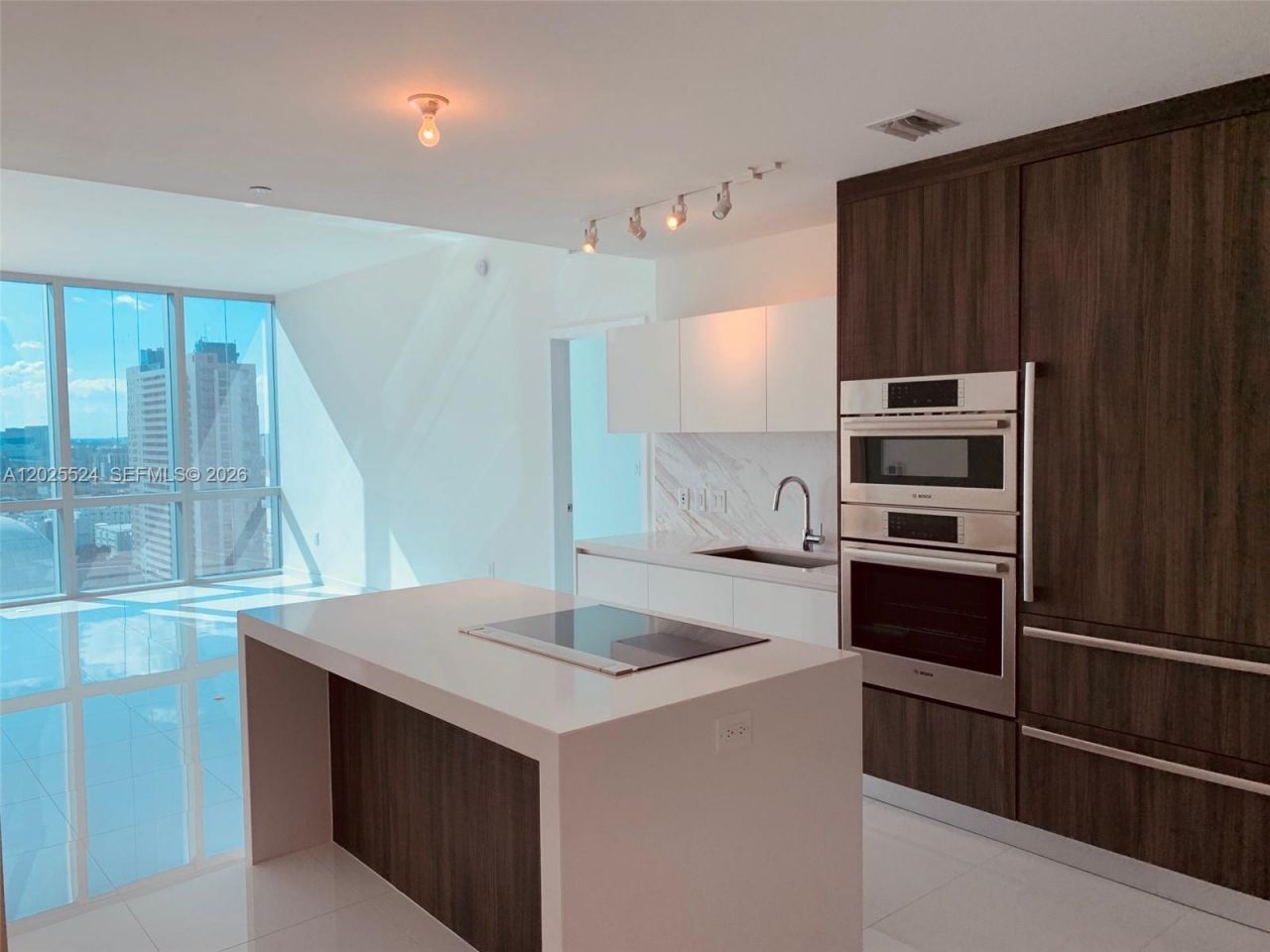 851 NE 1st Ave , Unit 1808, Miami, FL 33132 Photo