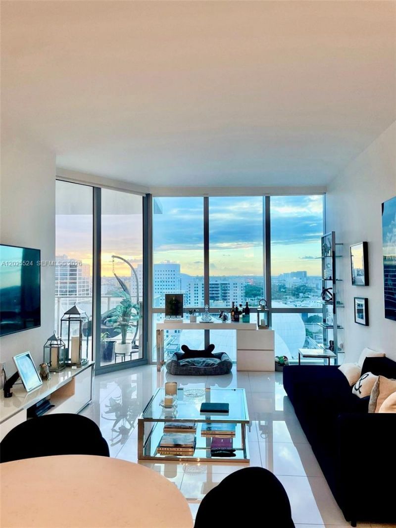 851 NE 1st Ave , Unit 1808, Miami, FL 33132 Photo
