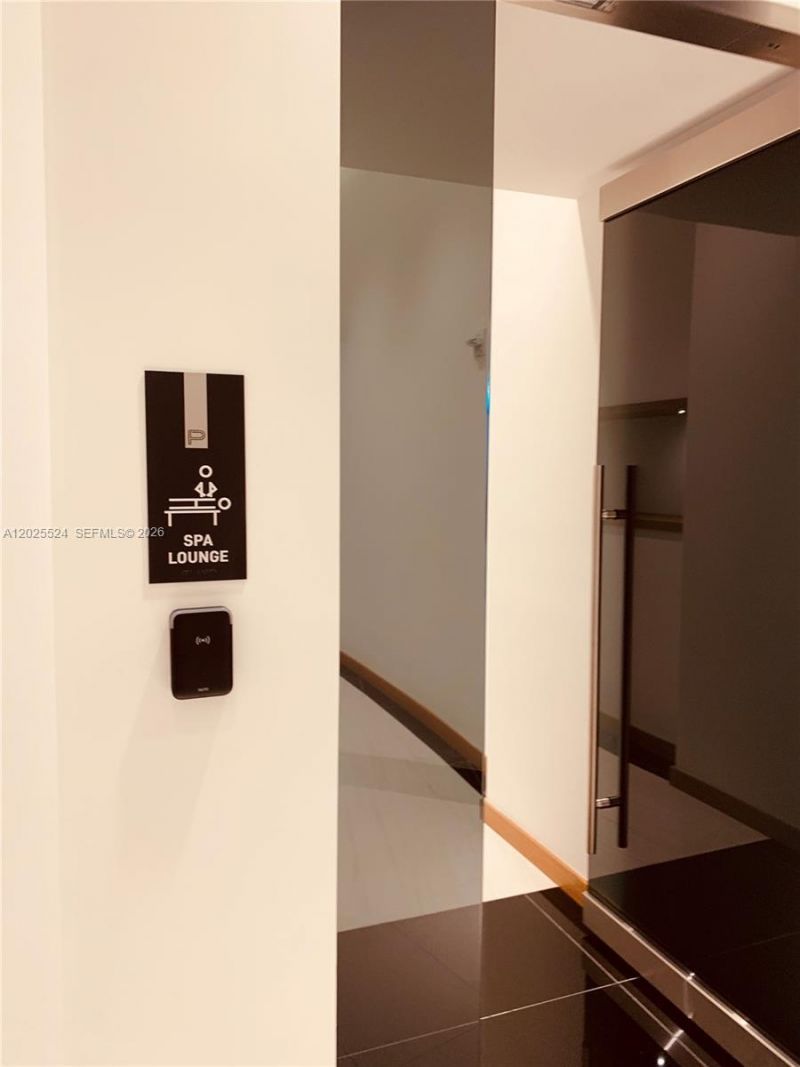 851 NE 1st Ave , Unit 1808, Miami, FL 33132 Photo