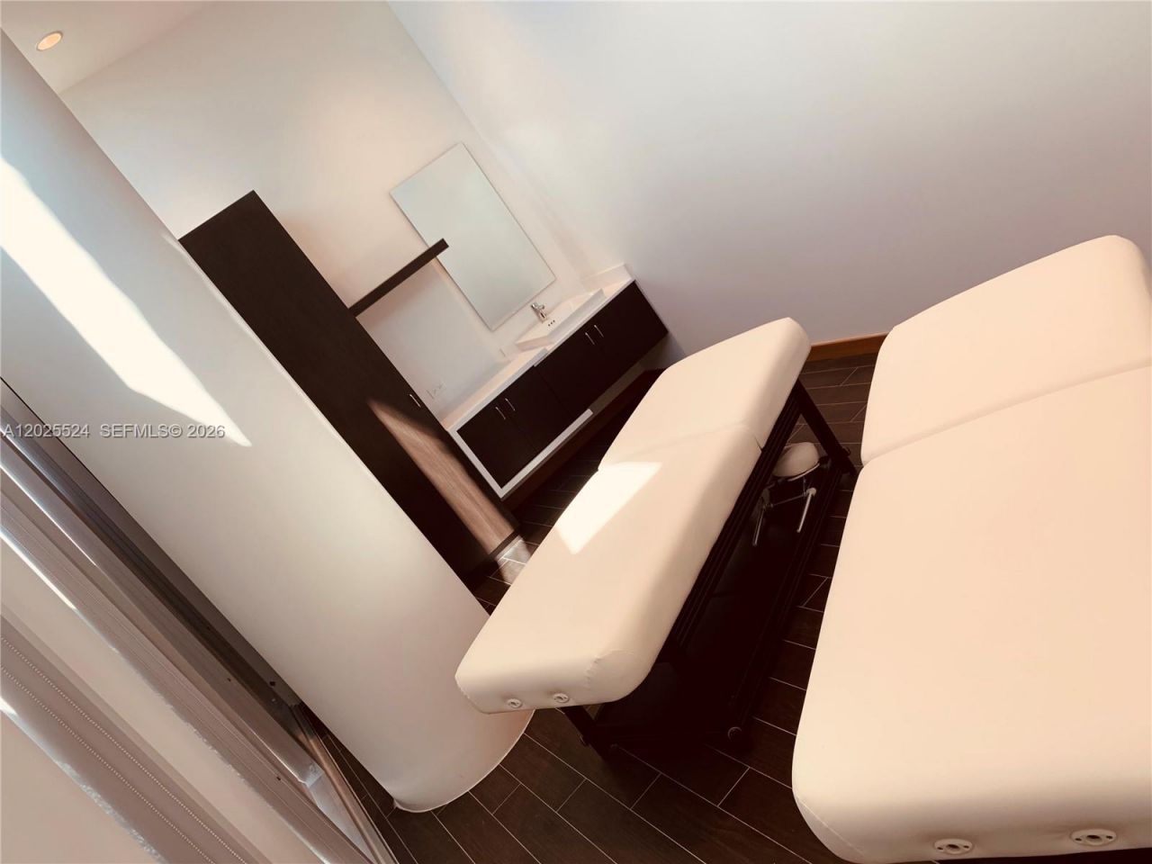 851 NE 1st Ave , Unit 1808, Miami, FL 33132 Photo