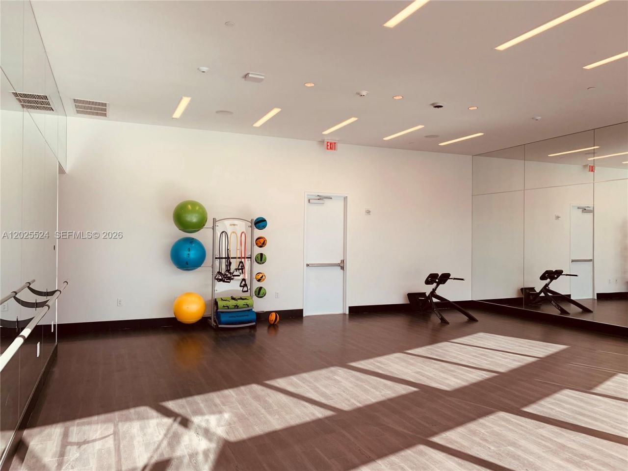 851 NE 1st Ave , Unit 1808, Miami, FL 33132 Photo