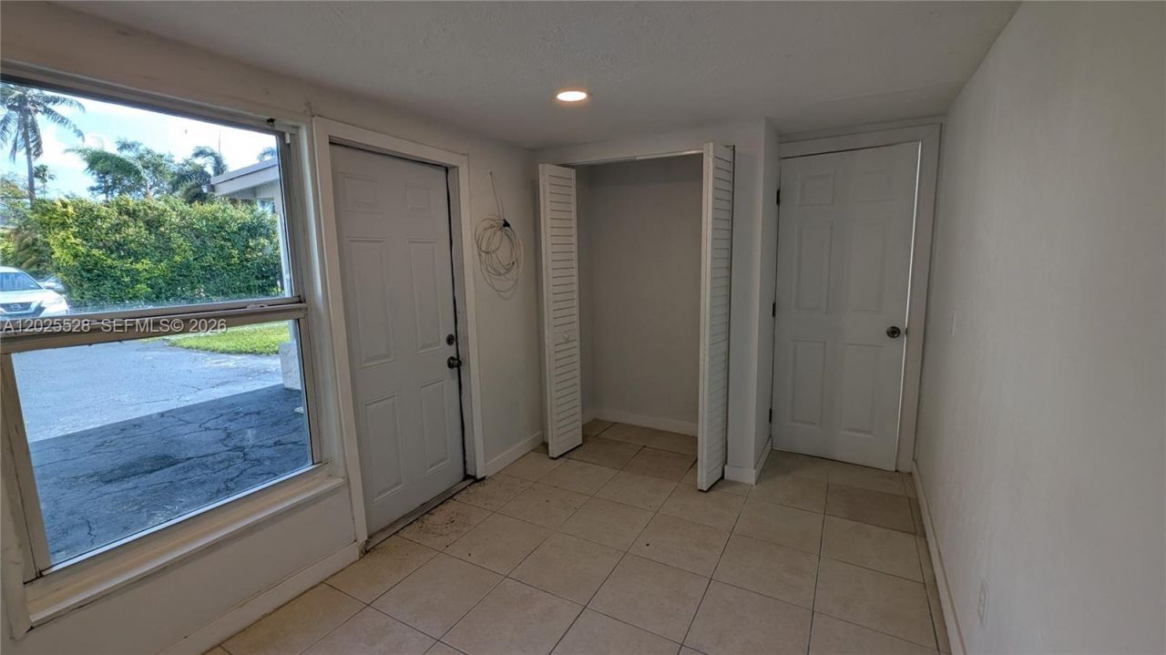 708 NE 4th St, Unit 1, Hallandale Beach, FL 33009 Photo
