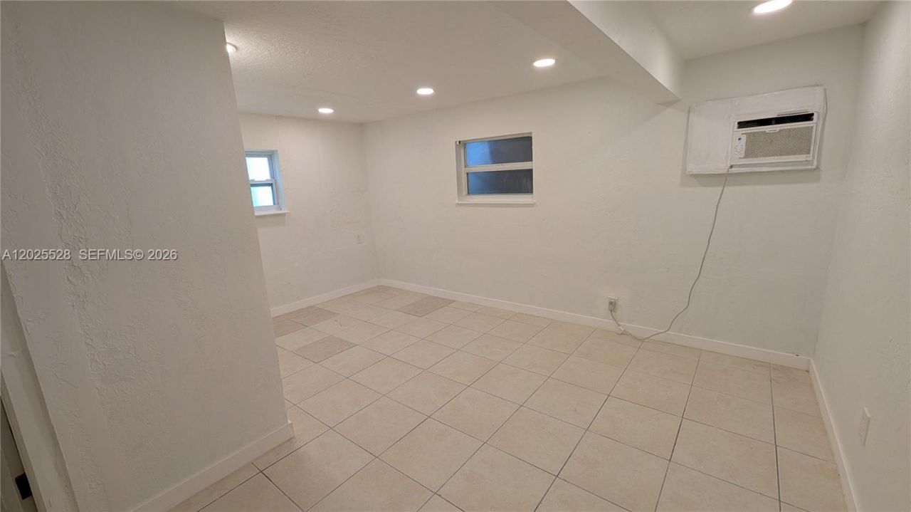 708 NE 4th St, Unit 1, Hallandale Beach, FL 33009 Photo