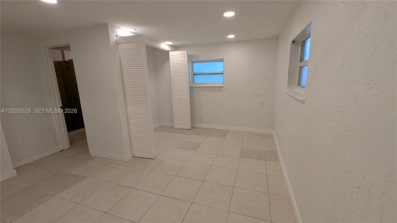 708 NE 4th St, Unit 1, Hallandale Beach, FL 33009 Photo