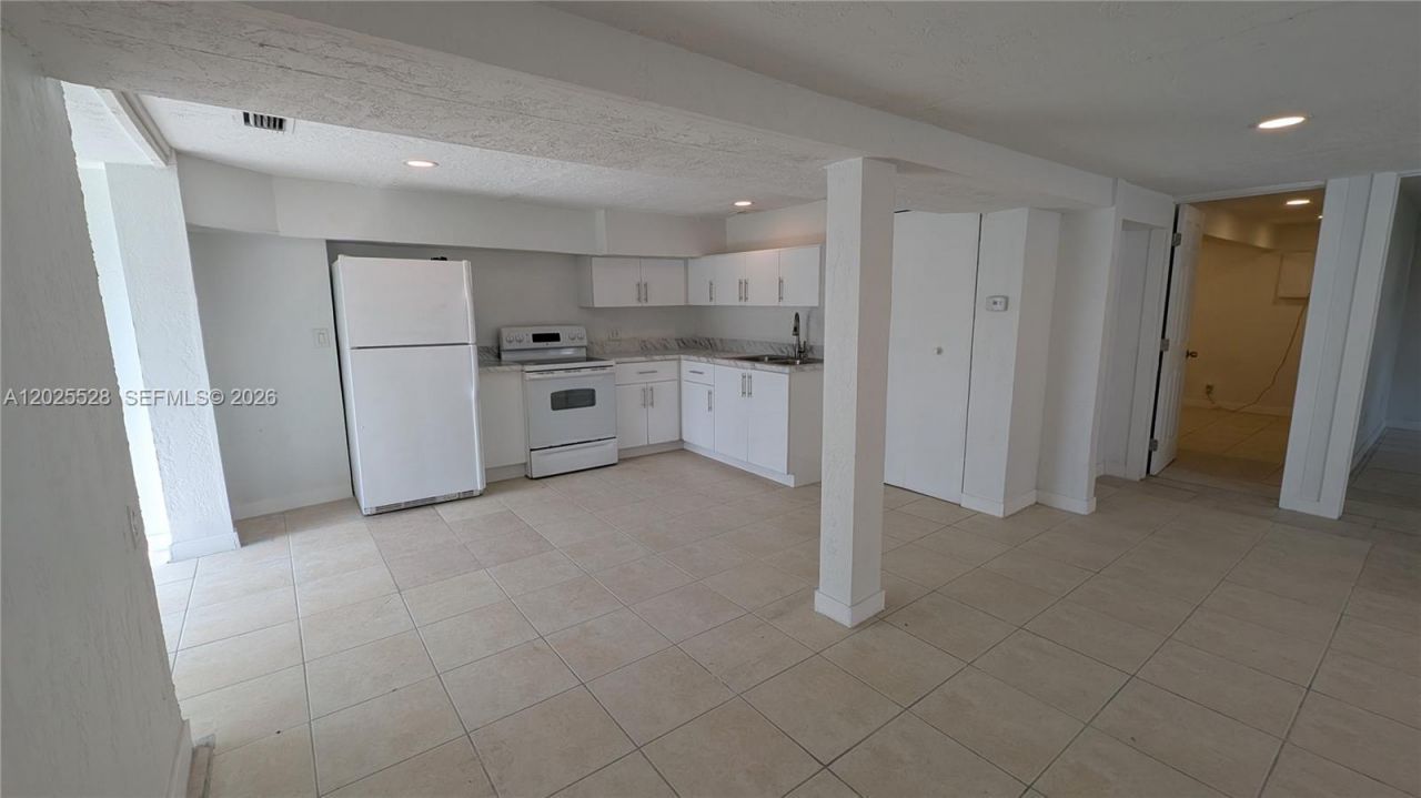 708 NE 4th St, Unit 1, Hallandale Beach, FL 33009 Photo