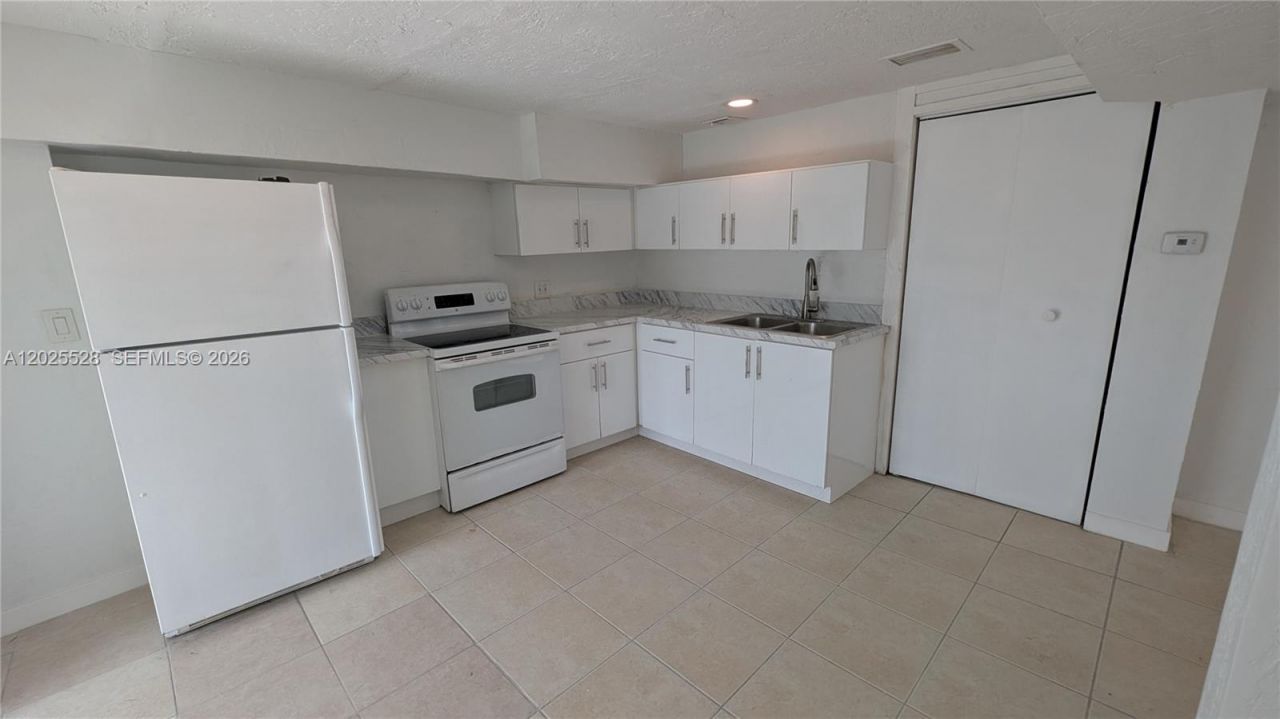 708 NE 4th St, Unit 1, Hallandale Beach, FL 33009 Photo