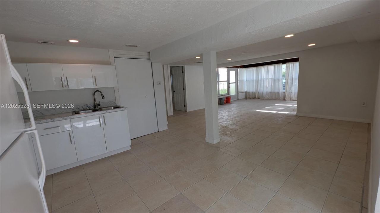 708 NE 4th St, Unit 1, Hallandale Beach, FL 33009 Photo