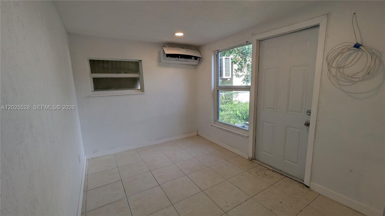 708 NE 4th St, Unit 1, Hallandale Beach, FL 33009 Photo