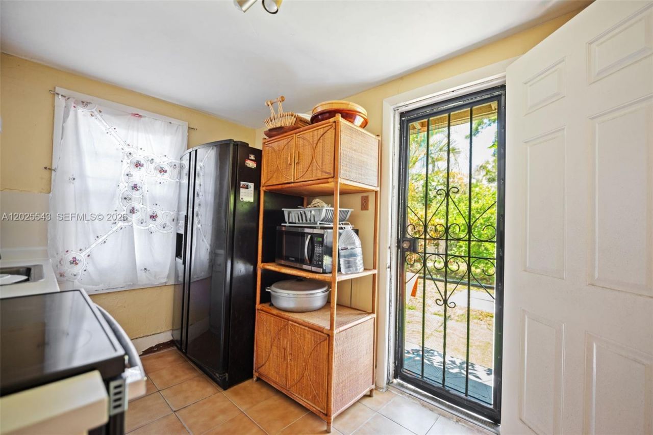 1053 NW 28th St , Miami, FL 33127 Photo