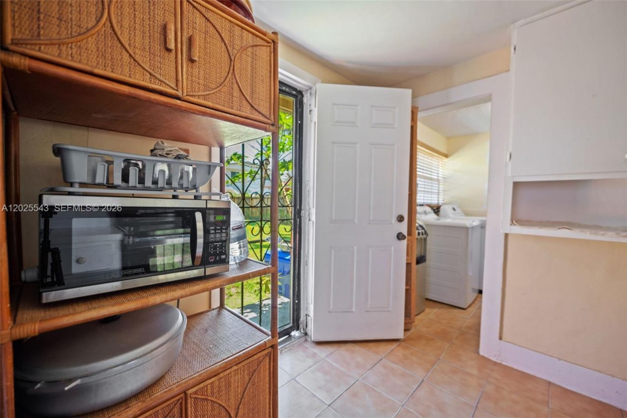 1053 NW 28th St , Miami, FL 33127 Photo