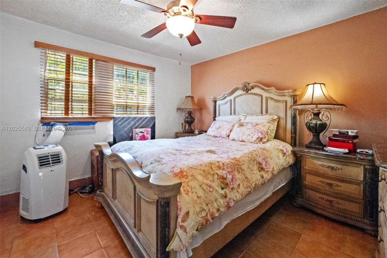 1053 NW 28th St , Miami, FL 33127 Photo