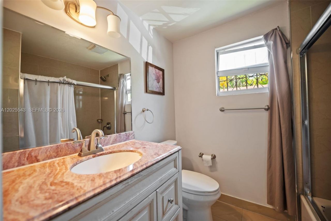 1053 NW 28th St , Miami, FL 33127 Photo