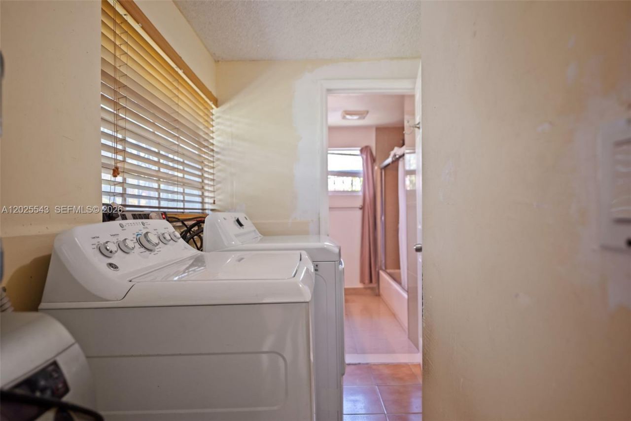 1053 NW 28th St , Miami, FL 33127 Photo