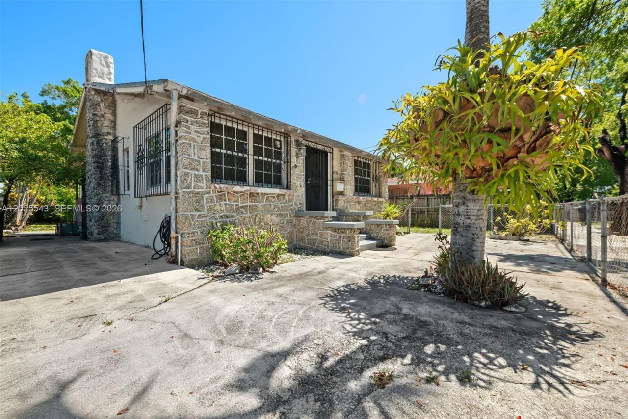 1053 NW 28th St , Miami, FL 33127 Photo