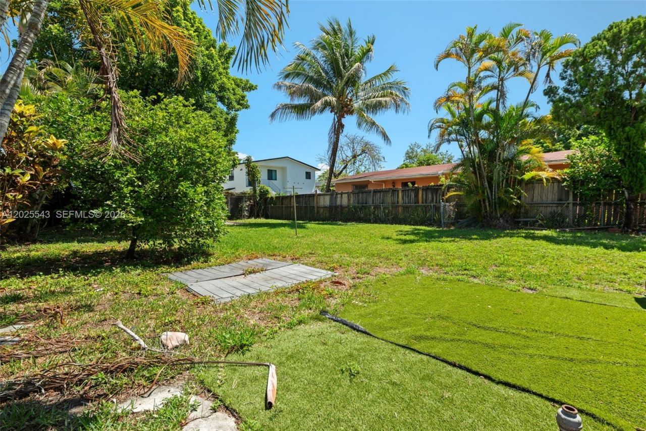 1053 NW 28th St , Miami, FL 33127 Photo