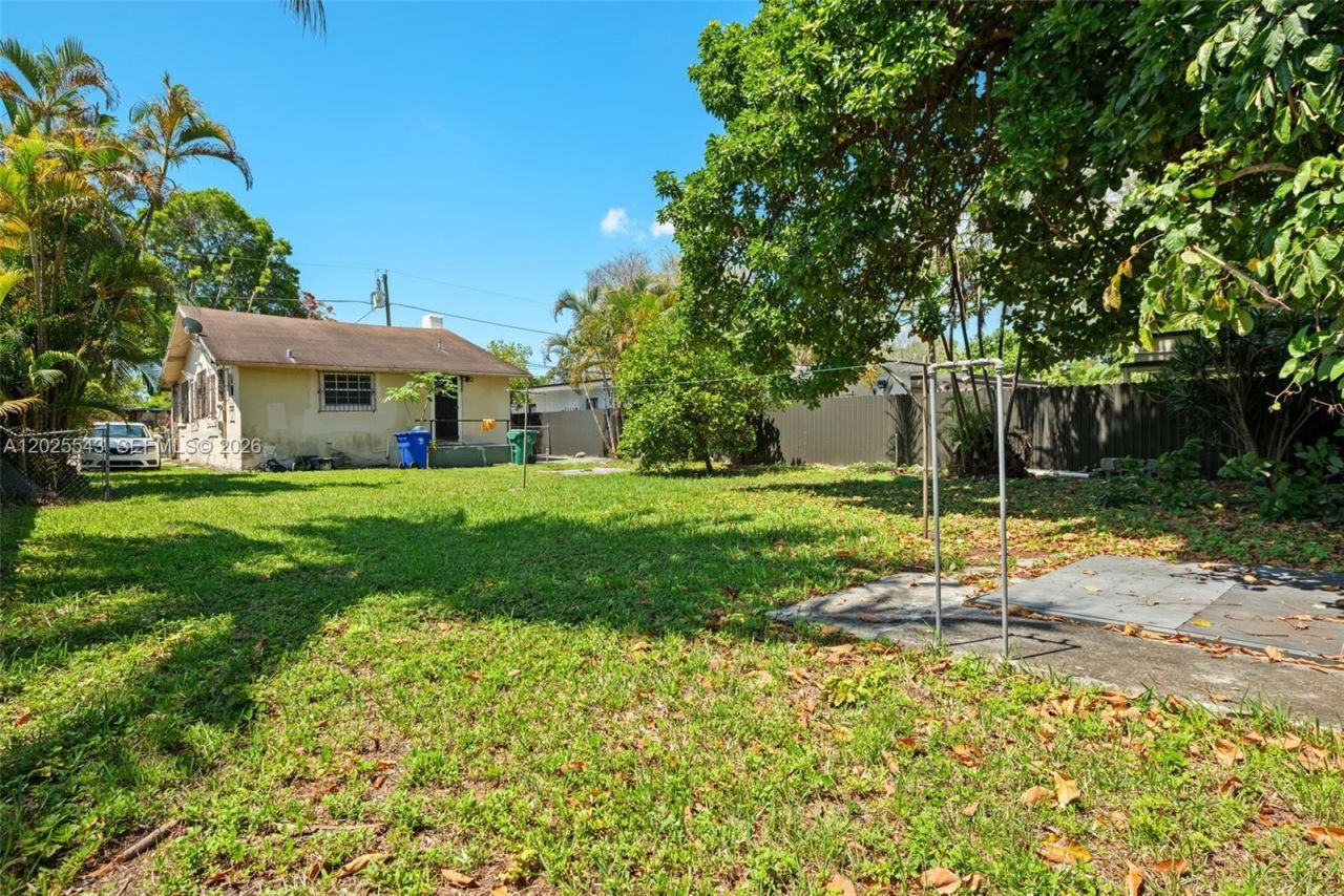1053 NW 28th St , Miami, FL 33127 Photo