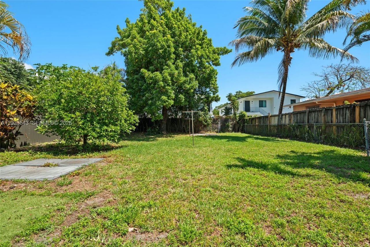1053 NW 28th St , Miami, FL 33127 Photo