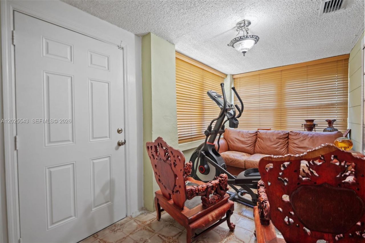 1053 NW 28th St , Miami, FL 33127 Photo