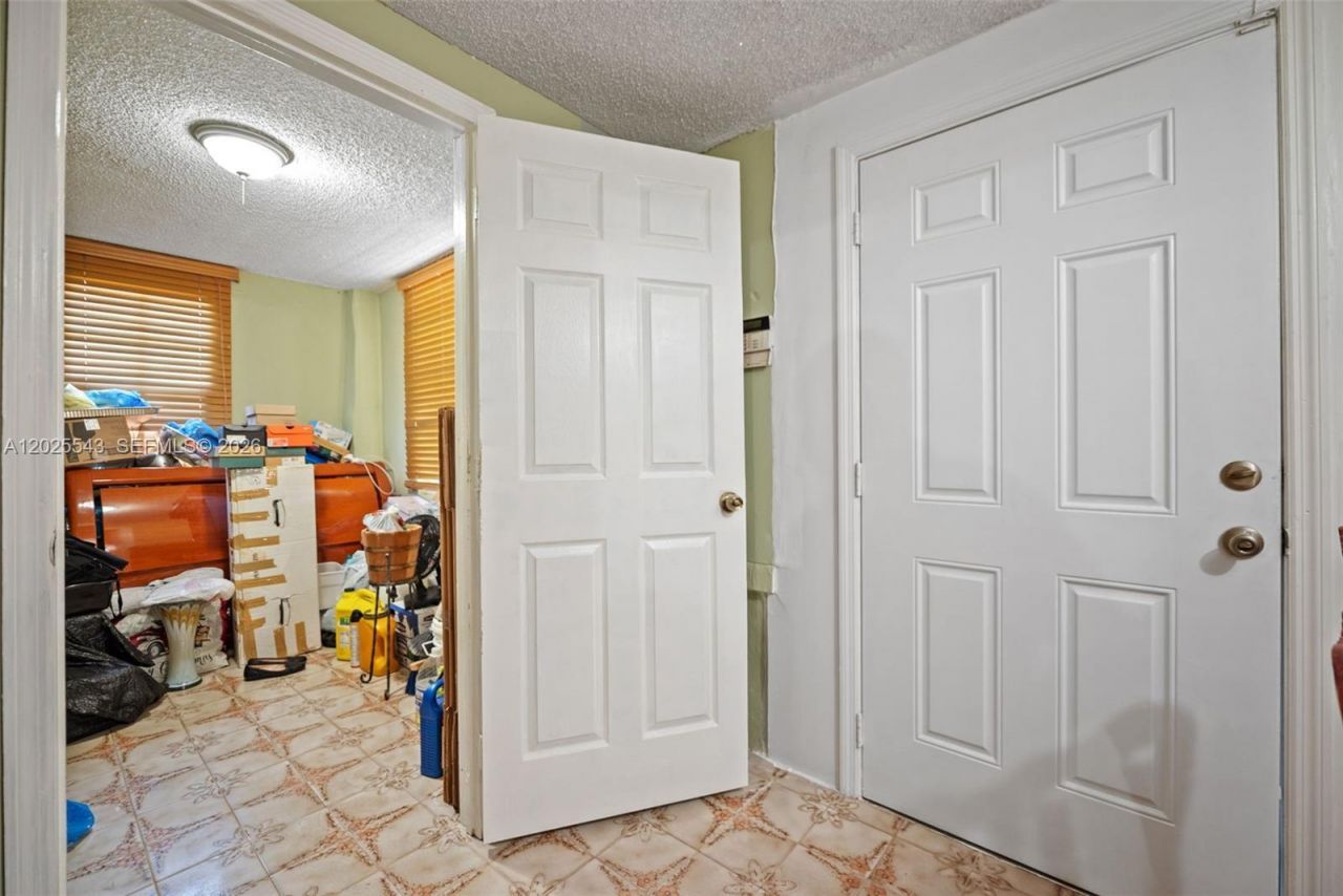 1053 NW 28th St , Miami, FL 33127 Photo