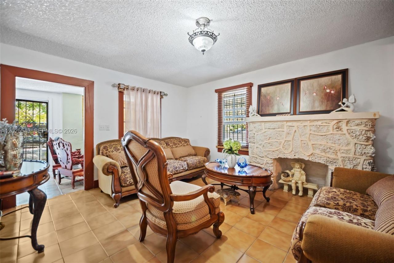 1053 NW 28th St , Miami, FL 33127 Photo
