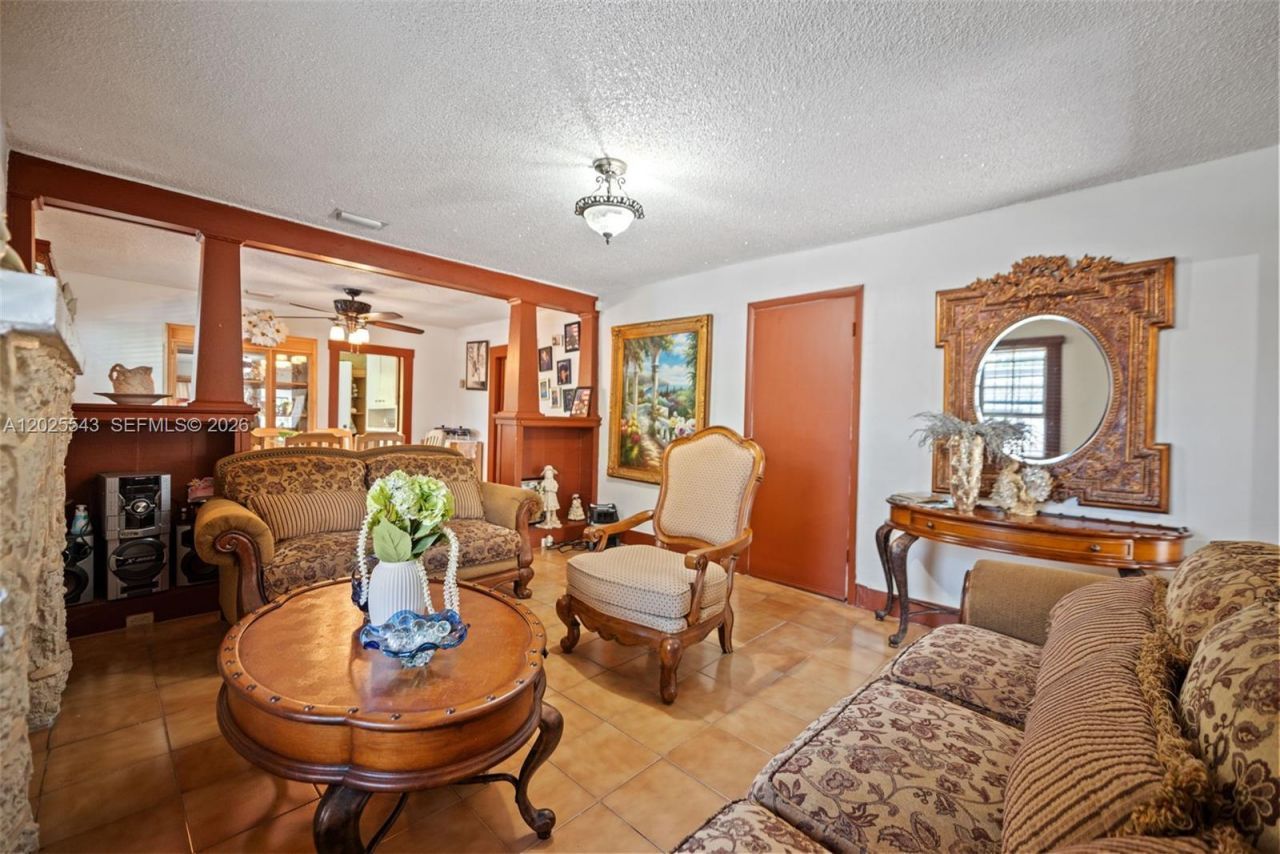 1053 NW 28th St , Miami, FL 33127 Photo