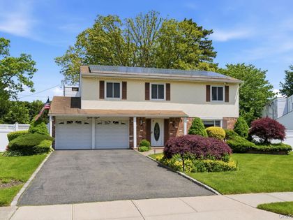 33 Roy Drive Nesconset, NY 11767