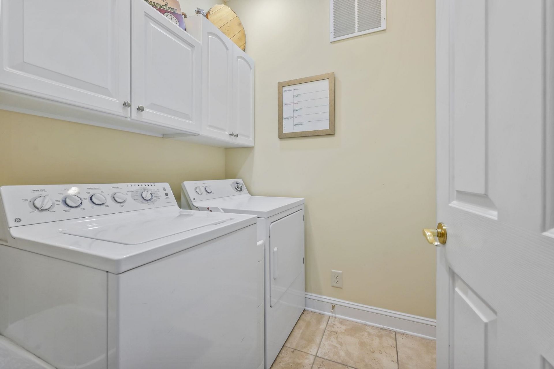1504 Saint Thomas Circle  Photo 25