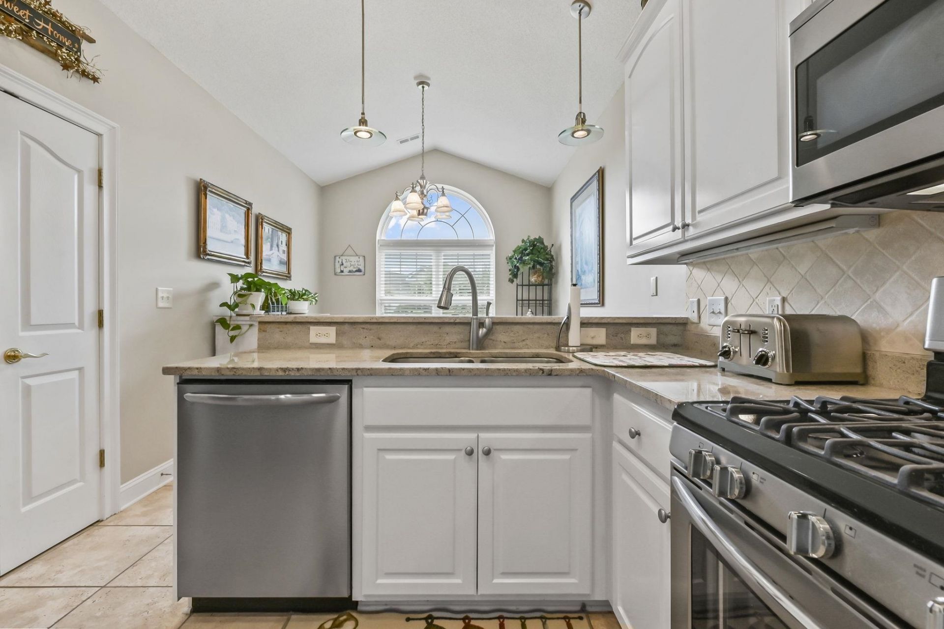 1504 Saint Thomas Circle  Photo 7
