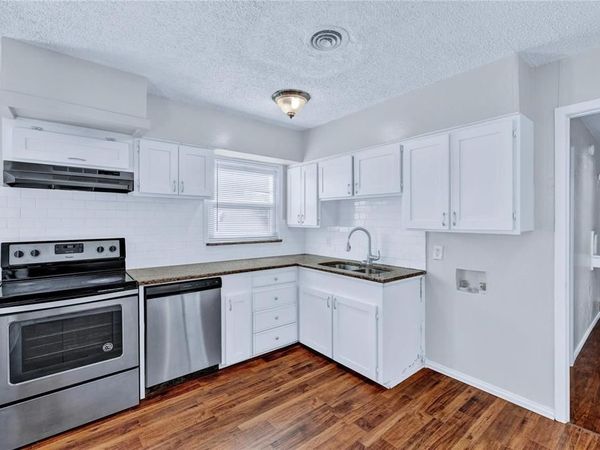 4208 Huckleberry Circle, Dallas, TX 75216
