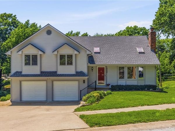 5308 N Wyandotte Street, Gladstone, MO 64118