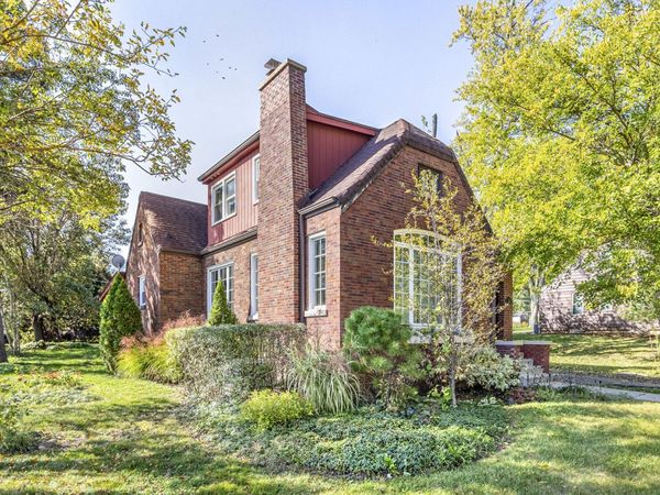 19 W Hattendorf Avenue, Roselle, IL 60172
