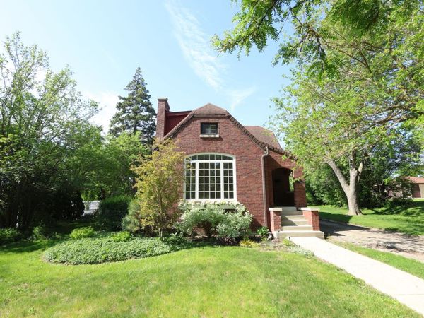 19 W Hattendorf Avenue , Roselle, IL 60172