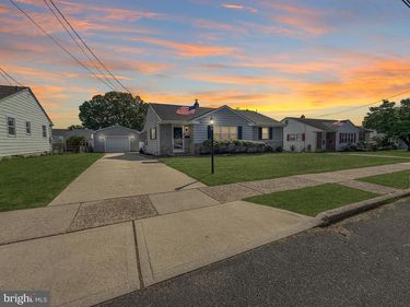 384 E 3RD STREET E, FLORENCE, NJ 08518