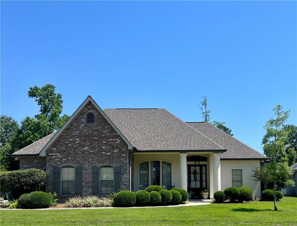 1228 AVENUE DE CHATEAU Street , Covington, LA 70433