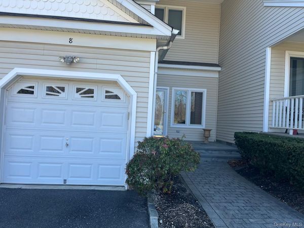 8 Lindbergh Circle, Huntington, NY 11743